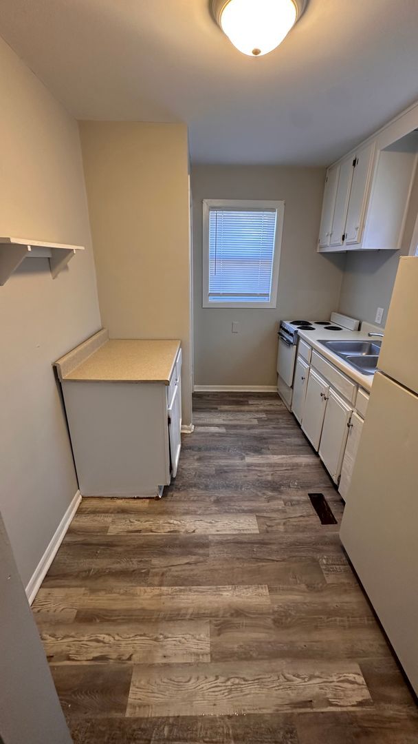 Building Photo - $550 - 1 bed 1 bath Duplex