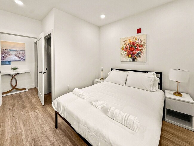 Building Photo - 2400 E Huntingdon St