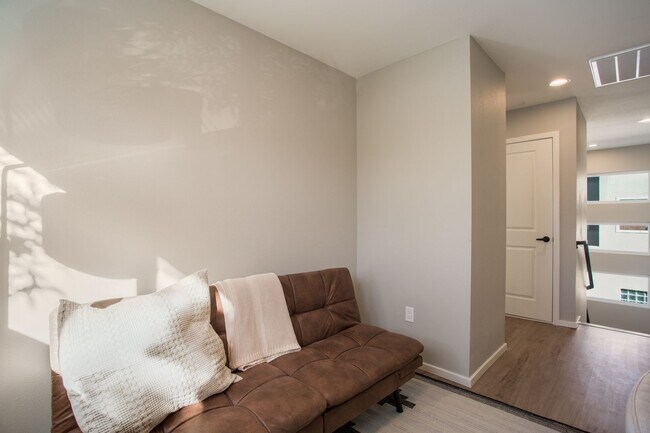 Building Photo - 1105 Silver Avenue SW