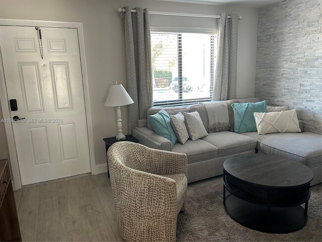 Building Photo - 5555 Ludlam Rd