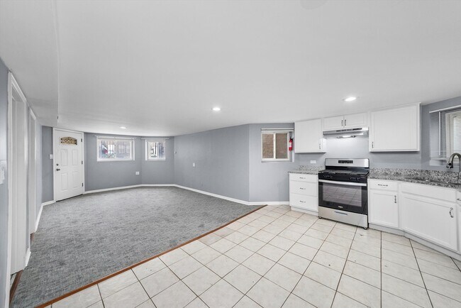 Building Photo - 3353 W Evergreen Ave