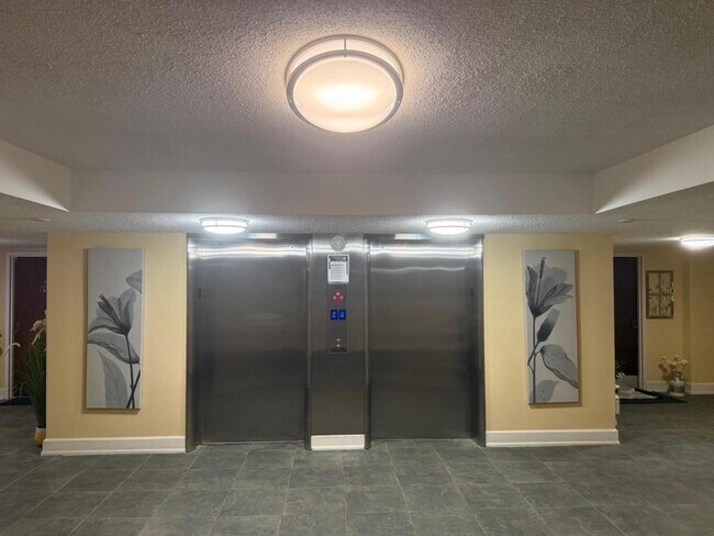 Building Photo - 925 N Halifax Ave