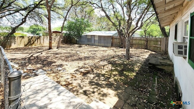 Building Photo - 1432 N Walnut Ave