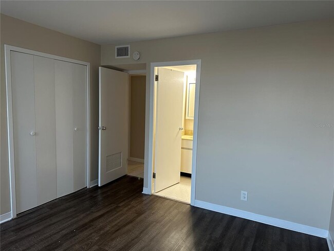 Building Photo - 10355 Paradise Blvd