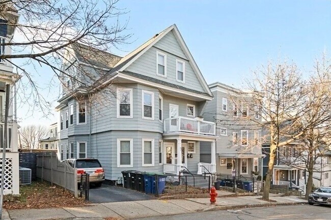 Building Photo - 17 Dow St