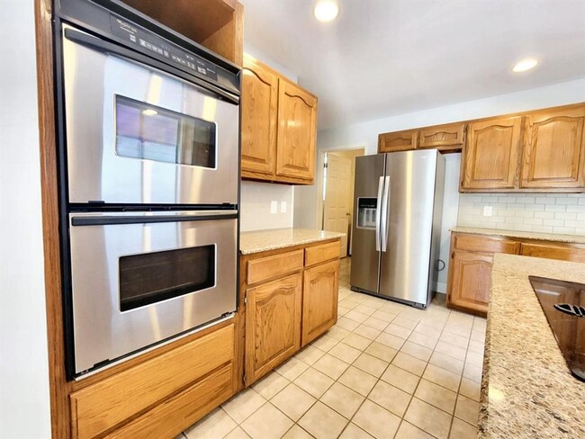 Building Photo - Beautiful and Spacious 4 BR / 3 BA Home fo...