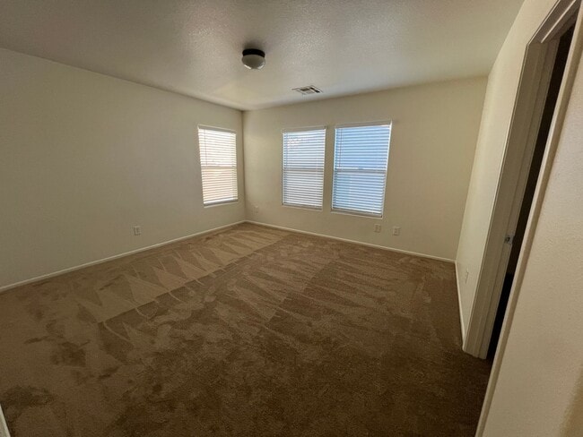 Building Photo - 3 Bedroom / 2.5 Bath Southwest Home