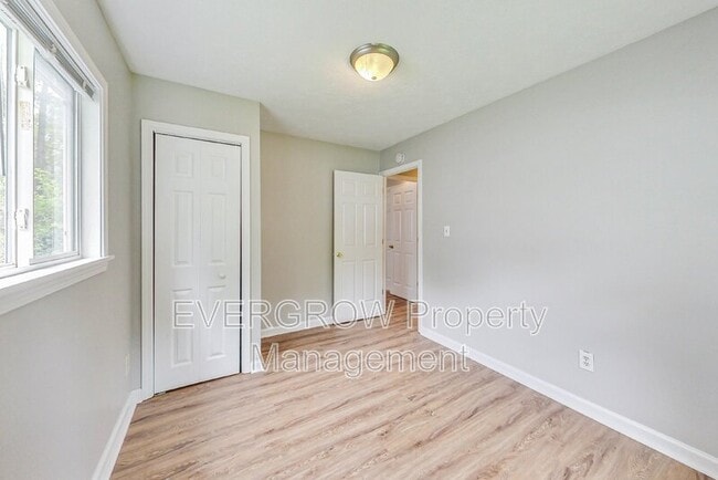 Building Photo - 3962 Strathmore Dr