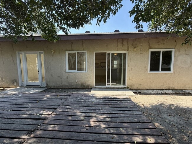 Building Photo - RV T 7216 Yates St