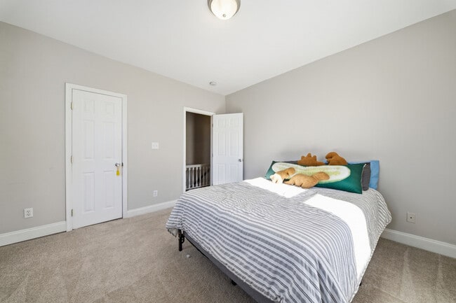 Building Photo - 146 W Seaview Ave