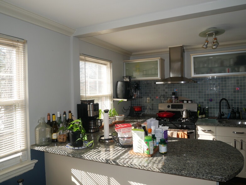 Building Photo - 190 Knickerbocker Rd