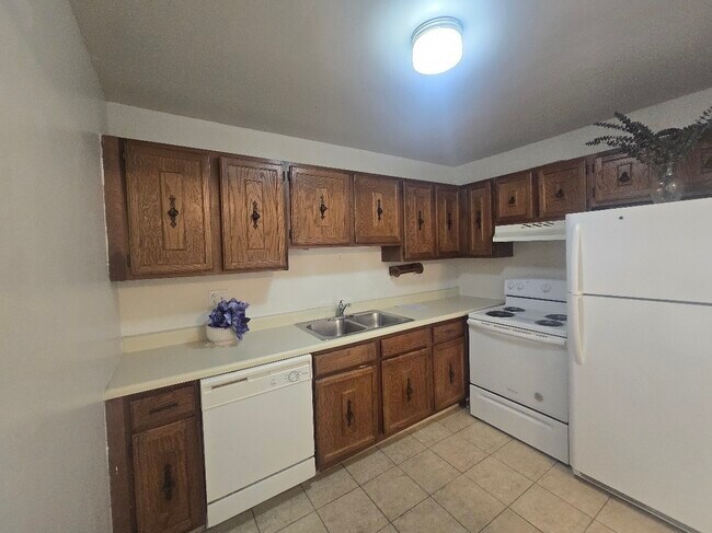 Building Photo - 1537 Norway Ln