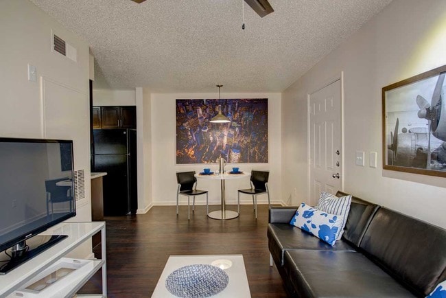 Primary Photo - Vibe on Riverside