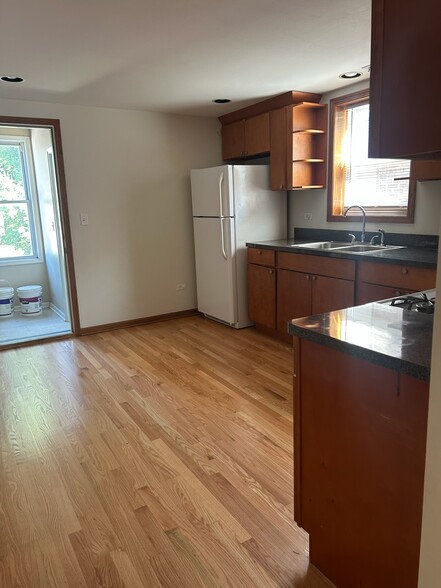 Building Photo - 2423 N Lotus Ave
