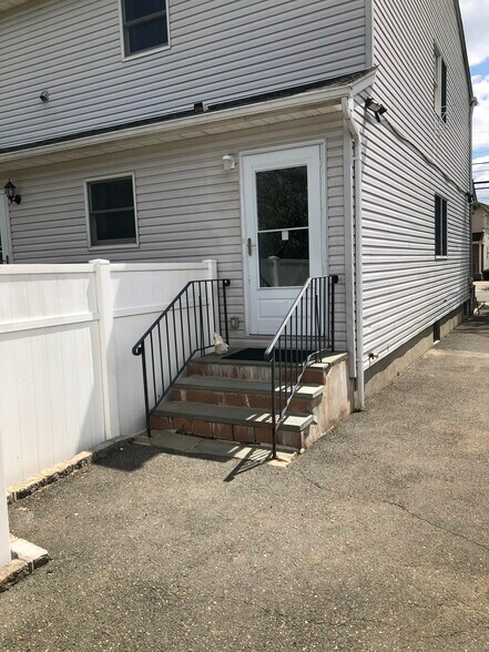 private entrance - 83 Lexington Ave