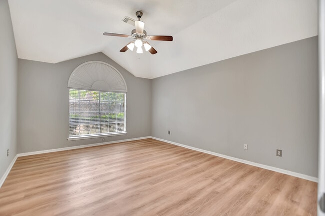 Building Photo - 15118 Red Cedar Cove Ln