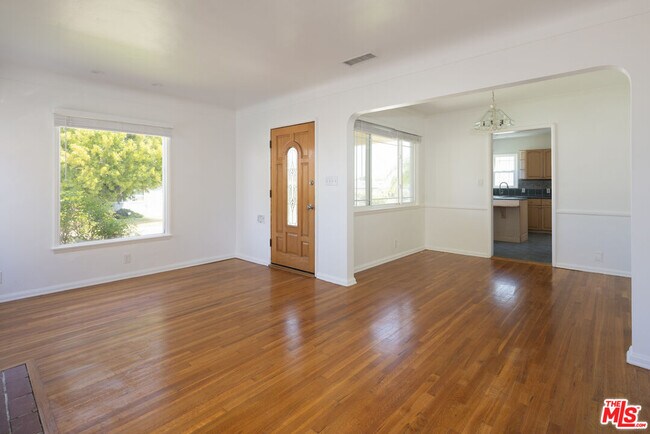 Building Photo - 8333 Airlane Ave