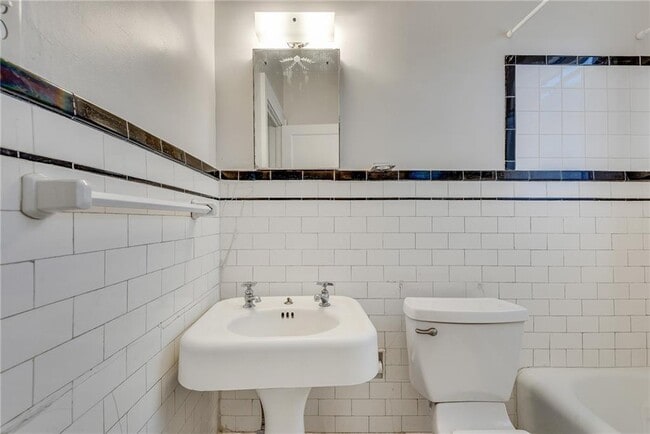 Building Photo - 812 Adair Ave NE