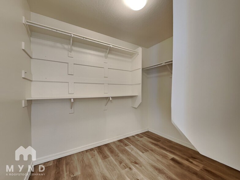 Building Photo - 18646 W Mission Ln