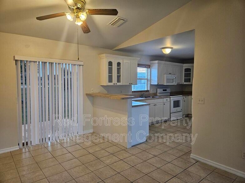 Building Photo - 1814 SW 42nd St