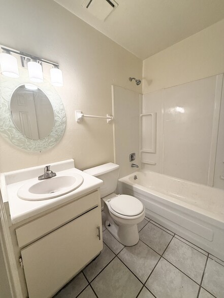 Building Photo - 1625 42nd St