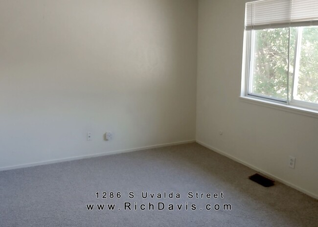 Building Photo - 1286 S Uvalda St