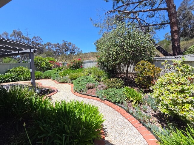 Building Photo - Scripps Ranch Beauty