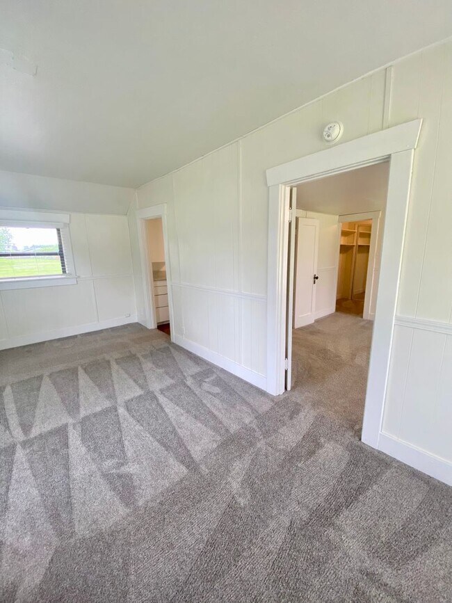 Building Photo - D&B Homes