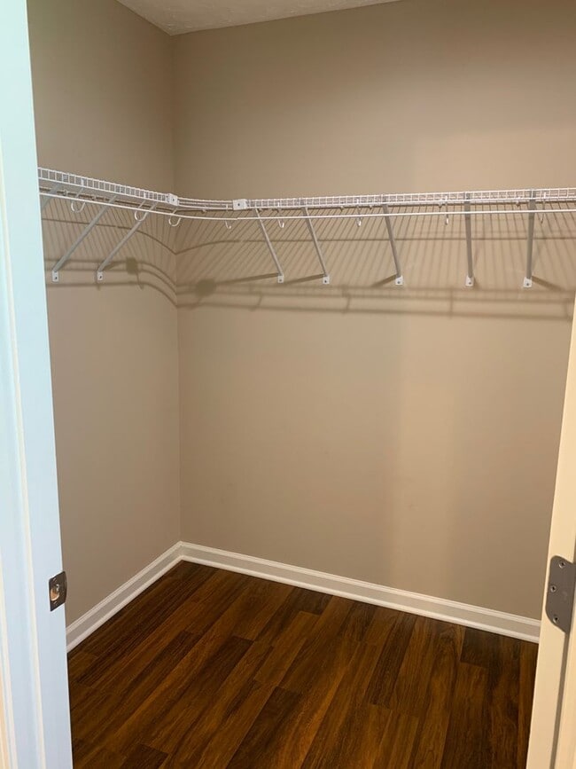 Building Photo - Beautiful 3 Bedroom, 2 Bath Home, With GAR...