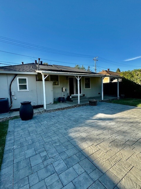 Building Photo - 1428 San Carlos Ave