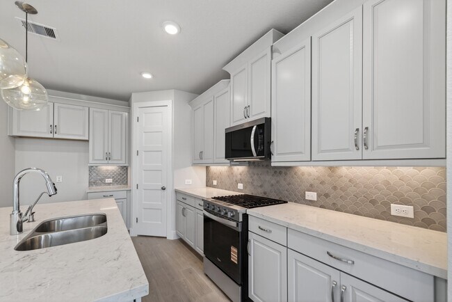 Building Photo - 6822 Ivory Sedge Trl