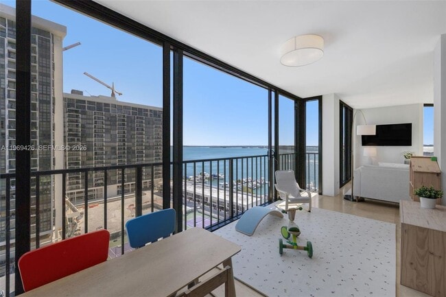 Building Photo - 1915 Brickell Ave