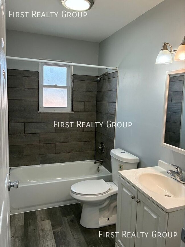 Building Photo - 305 N Broadway-#8