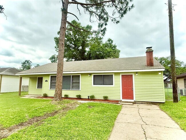 Primary Photo - 1220 Chevy Chase Dr