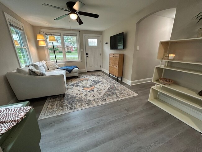 Building Photo - Charming 3 bedroom, 1 bathroom brick home ...
