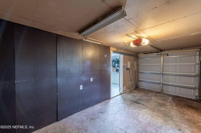 Building Photo - 777 La Marche Dr