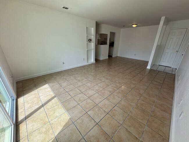 Building Photo - Gulf Breeze - Greenbriar Estates - 2 bed, 1 bath - Lawn care included