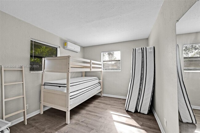 Building Photo - 1710 NW 9th St