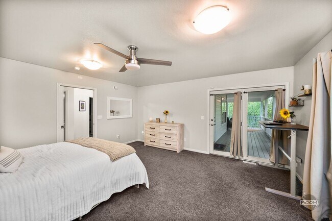 Building Photo - Charming Palmer Home!