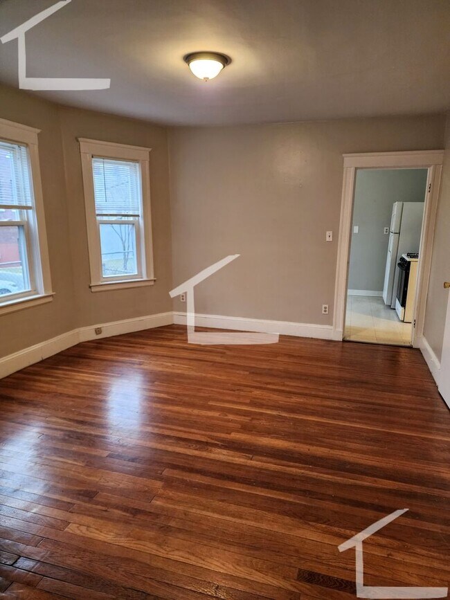 Building Photo - Nice 2 bed in JP