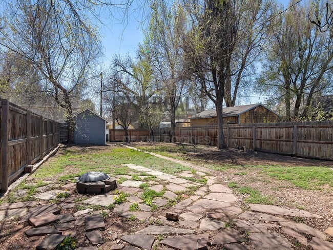 Building Photo - 319 Walnut St