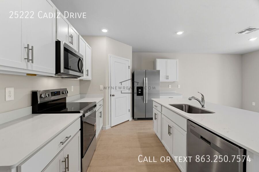 Building Photo - 25222 Cadiz Dr