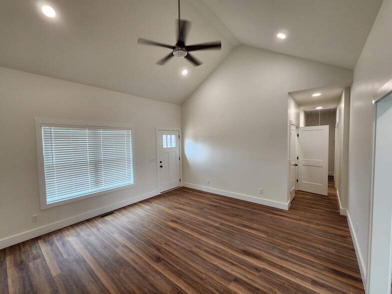 living room - 698 Miriah Dr