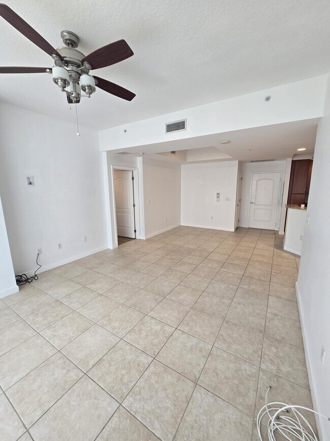 Building Photo - 801 S Olive Ave
