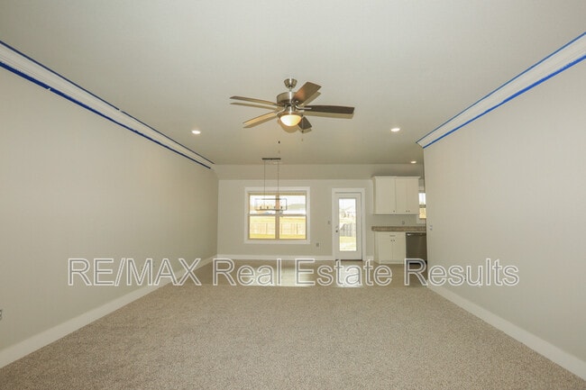 Building Photo - 2101 E Endura Pk Dr