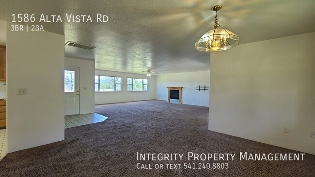 Building Photo - 1586 Alta Vista Rd