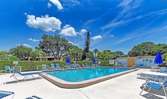 Building Photo - 12 Quails Run Blvd