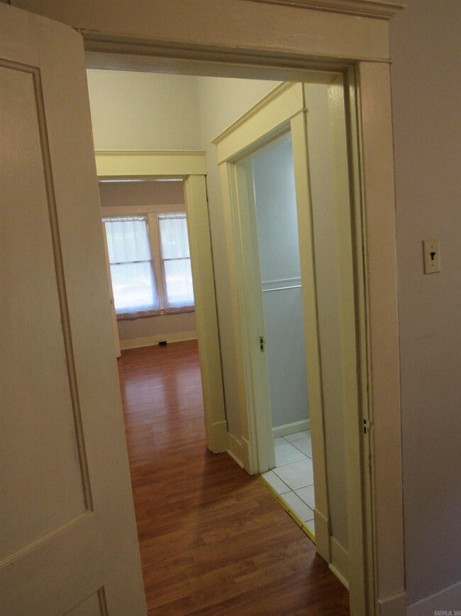 Building Photo - 405 E Main St