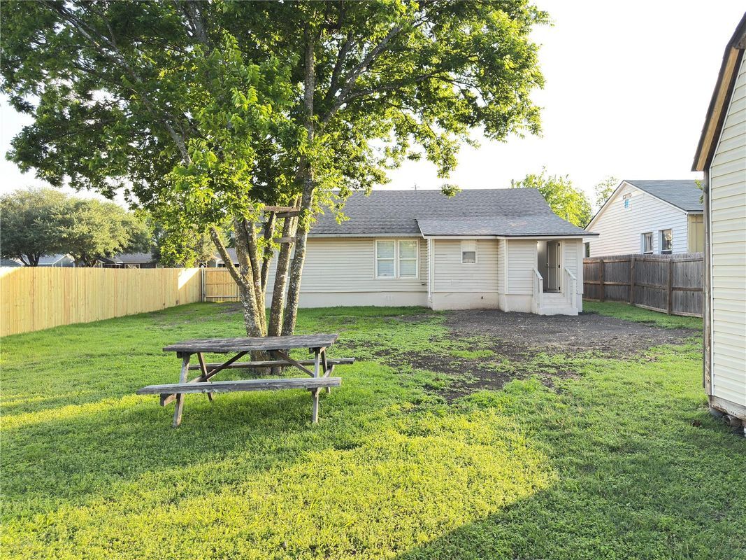 Building Photo - 1704 Lexington St