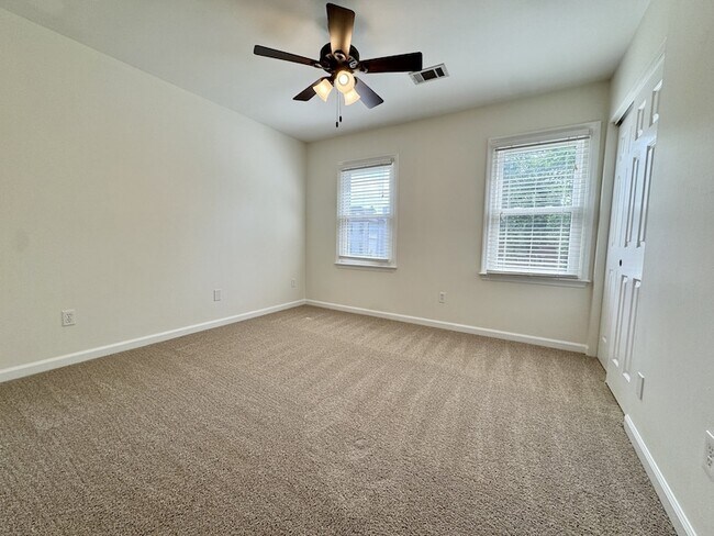 Building Photo - 1370 Buckingham Cir
